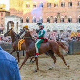 Palio di Siena, oggi si corre? Sole su Piazza del Campo