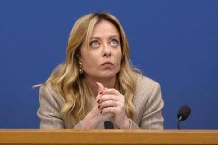 Meloni rilancia l'azione del governo e attacca le toghe: "Vanificano il lavoro delle forze dell'ordine" Meloni rilancia l'azione del governo e attacca le toghe: "Vanificano il lavoro delle forze dell'ordine"