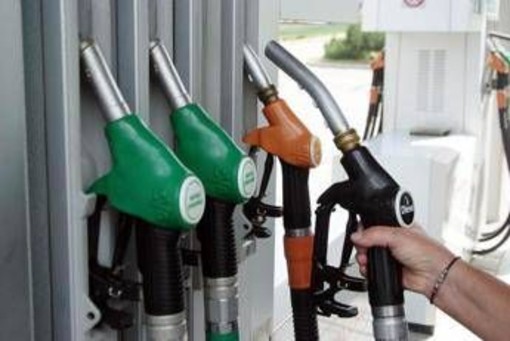 Diesel, prezzo ai massimi da 4 anni: quanto costa al litro