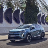 Renault Symbioz, spazio e tecnologia ibrida per la famiglia moderna Renault Symbioz, spazio e tecnologia ibrida per la famiglia moderna