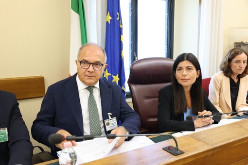 De Lucia “Cosa nostra cerca armi da guerra e droni lanciamine” De Lucia “Cosa nostra cerca armi da guerra e droni lanciamine”