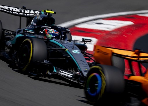 Antonelli fa la storia in Cina: è pole. Ferrari in seconda fila Antonelli fa la storia in Cina: è pole. Ferrari in seconda fila