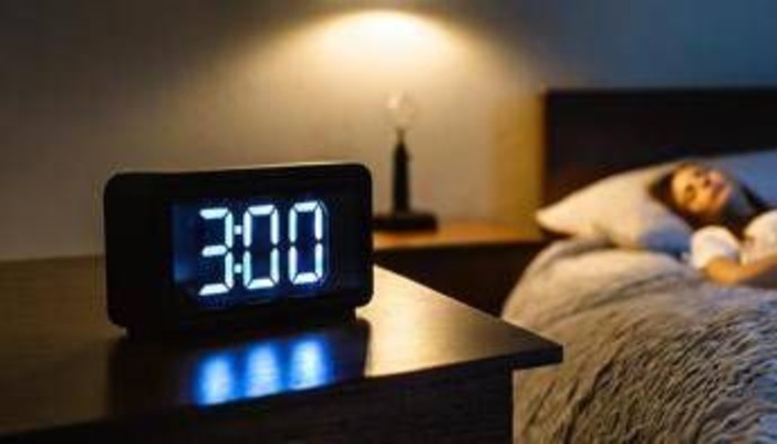 Ora solare 2026, i pro e contro del cambio: l'analisi dell'esperto Ora solare 2026, i pro e contro del cambio: l'analisi dell'esperto
