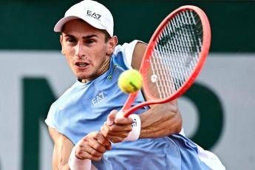 Roland Garros, impresa Arnaldi: batte Tsitsipas e vola al terzo turno