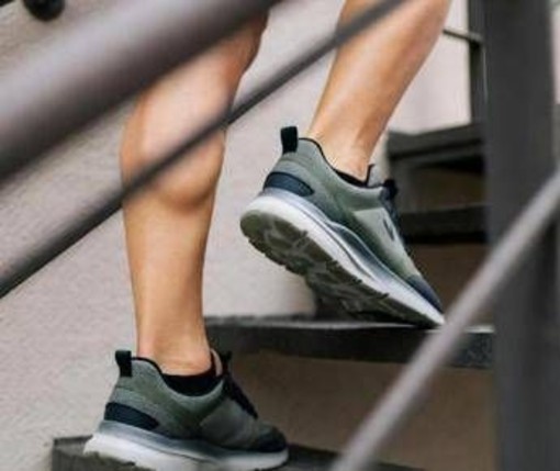 Le scale aiutano cuore e muscoli, lo studio e l'esercizio per gli anziani