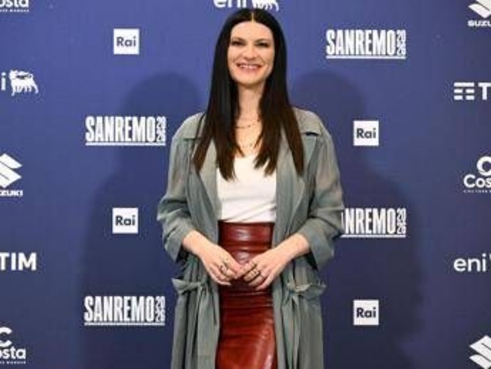 Sanremo, sorpresa per Laura Pausini prima del debutto: il gesto della figlia Sanremo, sorpresa per Laura Pausini prima del debutto: il gesto della figlia