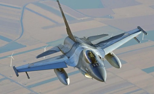 Lituania, caccia italiano della Nato abbatte drone entrato in spazio aereo Lituania, caccia italiano della Nato abbatte drone entrato in spazio aereo