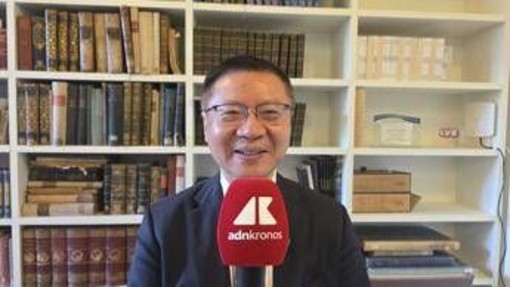Zhang Weiwei sorride e affonda l’Europa: “Leadership debole, dipendenza dagli Usa e paura irrazionale della Russia” Zhang Weiwei sorride e affonda l’Europa: “Leadership debole, dipendenza dagli Usa e paura irrazionale della Russia”