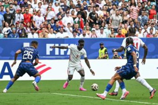 Francia-Inghilterra, Saka segna ma arbitro annulla tutto Francia-Inghilterra, Saka segna ma arbitro annulla tutto