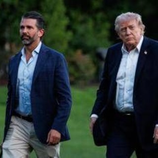 Trump non andrà alle nozze del figlio Don jr: "Momento cruciale, devo stare alla Casa Bianca"