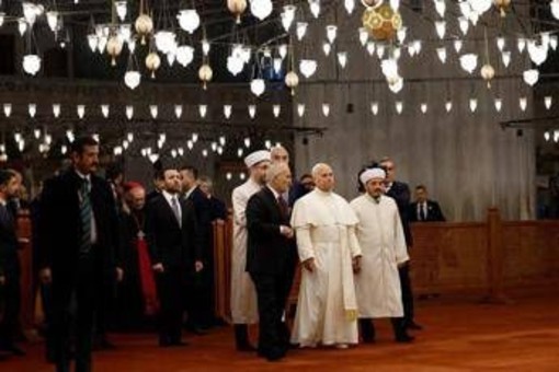 Il Papa alla Moschea Blu di Istanbul Il Papa alla Moschea Blu di Istanbul