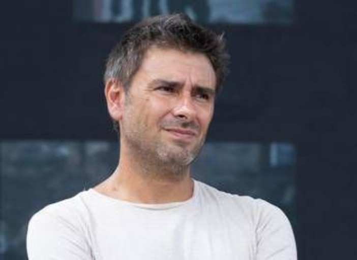 Alessandro Di Battista torna in tv, oggi ospite di Floris a DiMartedì Alessandro Di Battista torna in tv, oggi ospite di Floris a DiMartedì