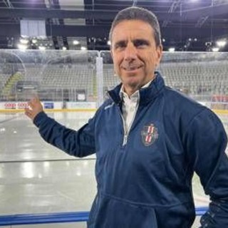 Esordio alla milanese Fiera Ice Arena del Milano Hockey Club