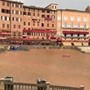Palio di Siena, pioggia su piazza del Campo: Carriera verso nuovo rinvio Palio di Siena, pioggia su piazza del Campo: Carriera verso nuovo rinvio