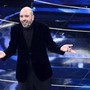 Dono di Natale da Checco Zalone, stasera videomessaggio su Mediaset a reti unificate Dono di Natale da Checco Zalone, stasera videomessaggio su Mediaset a reti unificate