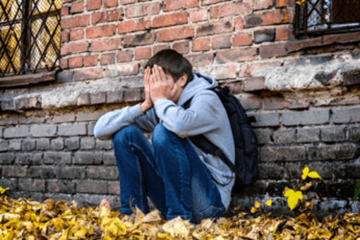 Dissociazione, il meccanismo (di difesa) che colpisce sempre più adolescenti Dissociazione, il meccanismo (di difesa) che colpisce sempre più adolescenti