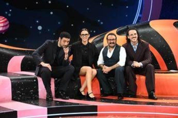 'Stasera a letto tardi', oggi 10 marzo: tra gli ospiti Elettra Lamborghini