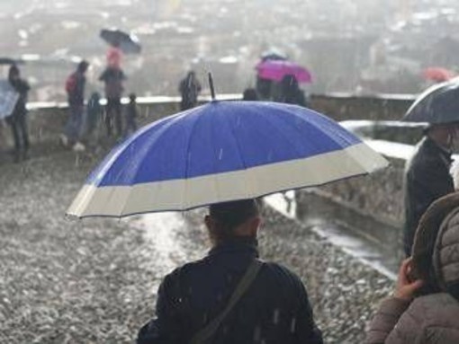 Meteo, settimana pazza da lunedì: pioggia, sole e poi temporali sul 25 aprile Meteo, settimana pazza da lunedì: pioggia, sole e poi temporali sul 25 aprile