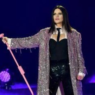 Laura Pausini ferma il concerto in Perù e gela la prima fila: "Non conoscete le canzoni"