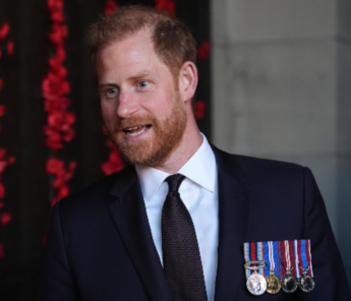 Harry presto in Inghilterra, domani incontro tra Carlo e William "per decidere l'approccio" Harry presto in Inghilterra, domani incontro tra Carlo e William "per decidere l'approccio"