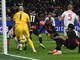 Fofana prova a colpire di testa, ma scivola: l'errore (comico) in Milan-Genoa