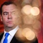 Medvedev mette nel tritacarte Merz, von der Leyen e Starmer: "Nessuno ferma la Russia"