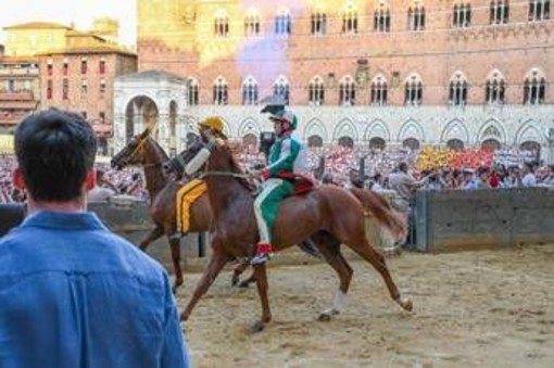 Palio di Siena, oggi si corre? Sole su Piazza del Campo Palio di Siena, oggi si corre? Sole su Piazza del Campo