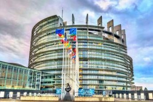 Eurocamera, sì al voto per delega per le deputate incinte o neo-madri Eurocamera, sì al voto per delega per le deputate incinte o neo-madri