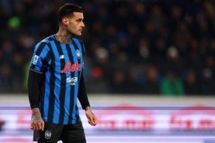 Atalanta-Roma, gol di Scalvini e Scamacca e doppio check Var tra le proteste giallorosse. Cos'è successo