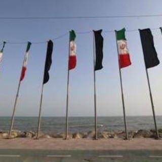 Iran, per Trump tre possibili strategie per battere Teheran. Araghchi: "Noi potenza invincibile"