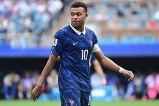Mbappé: "Io come Ronaldo? La Francia non mi farà mai giocare fino a 41 anni" Mbappé: "Io come Ronaldo? La Francia non mi farà mai giocare fino a 41 anni"