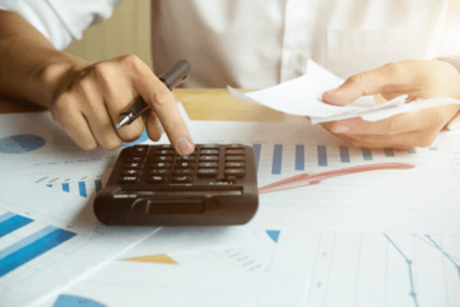 "Bollette più leggere in 2026, fino a 200 euro risparmio per famiglie"