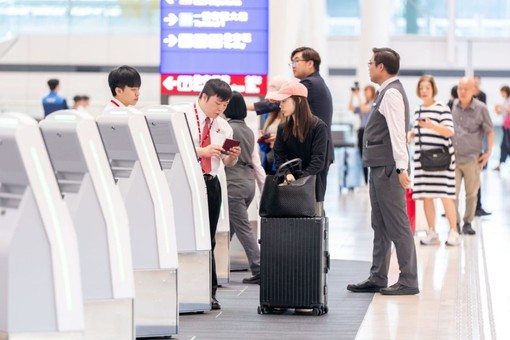 Cina, vendite al dettaglio crescono a Hong Kong per 14 mesi consecutivi Cina, vendite al dettaglio crescono a Hong Kong per 14 mesi consecutivi