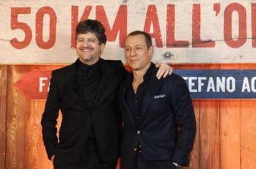 Ascolti tv 19 agosto, il film '50 km all’ora' su Canale 5 vince in prime time con uno share del 15,5%