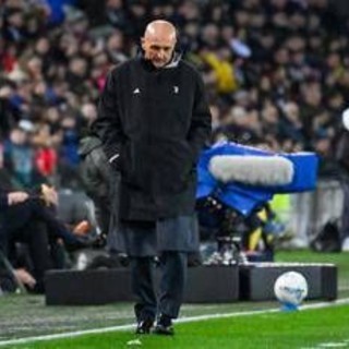 Braccio di Idzes in area, arbitro fischia rigore: episodio in Juventus-Sassuolo