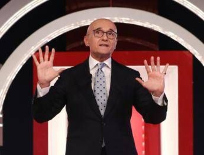 Codacons attacca: "Autosospensione Signorini non basta, Grande Fratello non deve andare in onda" Codacons attacca: "Autosospensione Signorini non basta, Grande Fratello non deve andare in onda"