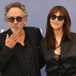Tim Burton e Monica Bellucci, storia finita: annunciata la separazione Tim Burton e Monica Bellucci, storia finita: annunciata la separazione