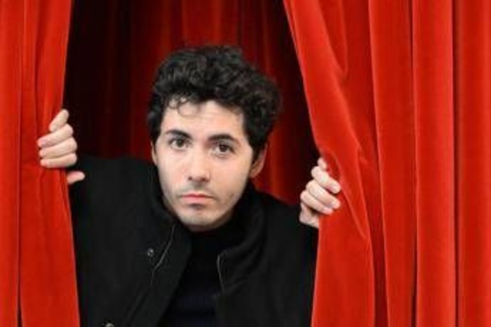 Sanremo 2026, Fulminacci chi è: gli esordi, la vita privata e il significato di 'Stupida sfortuna' Sanremo 2026, Fulminacci chi è: gli esordi, la vita privata e il significato di 'Stupida sfortuna'