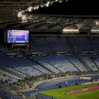 Lazio-Genoa in campo nel deserto, lo stadio Olimpico è vuoto Lazio-Genoa in campo nel deserto, lo stadio Olimpico è vuoto