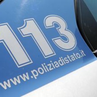 Roma, tenta di investire due agenti in autostrada: bloccato dopo 18 km sul raccordo Roma, tenta di investire due agenti in autostrada: bloccato dopo 18 km sul raccordo