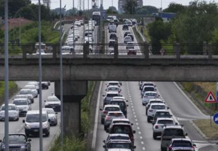 Bollo auto, Ue valuterà esenzione: "Fondi Pnrr basati sui risultati" Bollo auto, Ue valuterà esenzione: "Fondi Pnrr basati sui risultati"