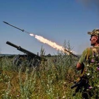 Ucraina, dalla tragedia della guerra al business della difesa: Kiev pronta a produrre armi per l'Europa Ucraina, dalla tragedia della guerra al business della difesa: Kiev pronta a produrre armi per l'Europa