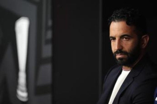 Milan, ufficiale Amorim nuovo allenatore: "Sfida che affronto con orgoglio ed entusiasmo" Milan, ufficiale Amorim nuovo allenatore: "Sfida che affronto con orgoglio ed entusiasmo"