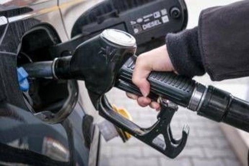 Carburante annacquato e motori ko, consumatori all'attacco: "Servono controlli per arginare illeciti" Carburante annacquato e motori ko, consumatori all'attacco: "Servono controlli per arginare illeciti"