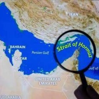 Iran, nave commerciale a Hormuz colpita da "proiettile non identificato": ferito membro dell'equipaggio