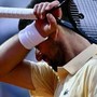 Roland Garros, tifosi Djokovic gridano al complotto: "Perchè Sinner gioca la sera?"