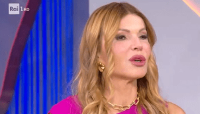 Rita Rusic in lacrime per la mamma, il racconto della malattia: "Non mi riconosceva più" Rita Rusic in lacrime per la mamma, il racconto della malattia: "Non mi riconosceva più"