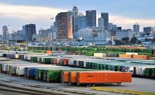 Dazi Usa, Trump avvia procedura per nuove misure permanenti: nel mirino Ue, Cina e altri partner