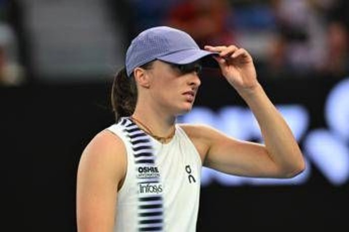 Australian Open, Swiatek perde e chiede privacy: "Siamo animali allo zoo?" Australian Open, Swiatek perde e chiede privacy: "Siamo animali allo zoo?"