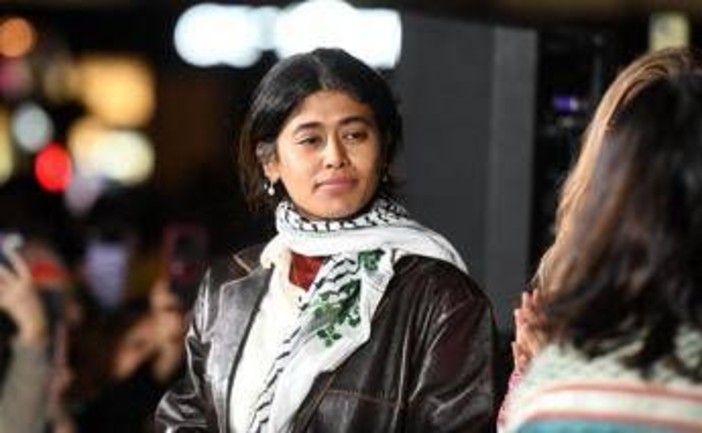 Parigi, l'eurodeputata Rima Hassan è stata fermata per apologia del terrorismo Parigi, l'eurodeputata Rima Hassan è stata fermata per apologia del terrorismo